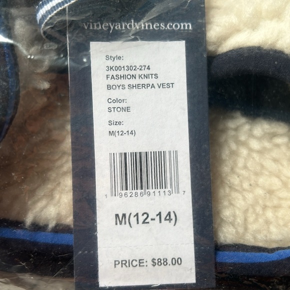Vineyard Vines sherpa vest. - Picture 4 of 4